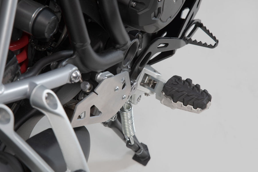 Triumph Tiger 900 Bond Edition [2022-2023] - EVO footrest kit - image 1