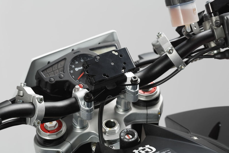 Kawasaki W 800 [2019-2024] - Navi holder on the handlebars – picture 3