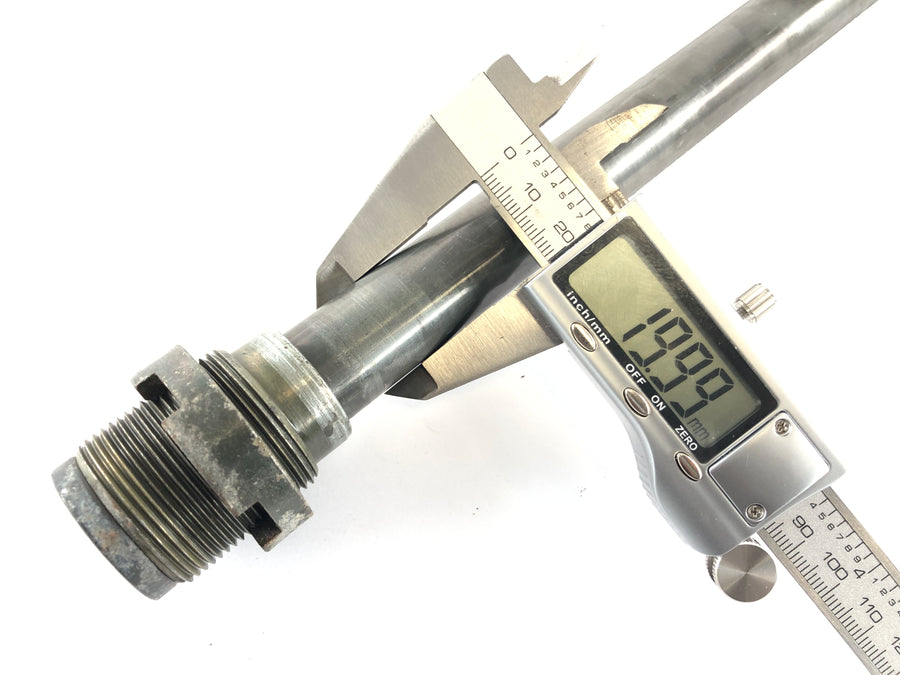 Aprilia RSV 1000 RR Factory [2009] - Swingarm axle