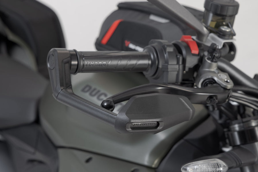 Ducati Streetfighter V4 / V4S 1100 [2025-2026] - lever protector with wind deflector - picture 4
