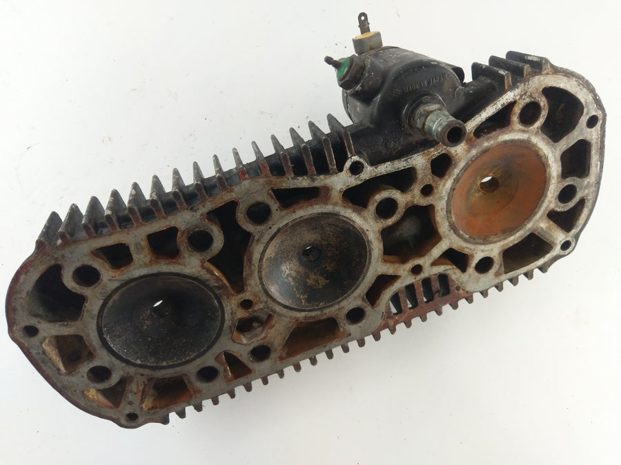 Suzuki GT 750 [1973] - Cylinder head